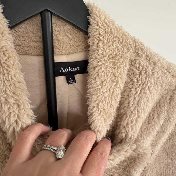 Aakaa Women's Cream Teddy Jacket - Picture 4 of 9